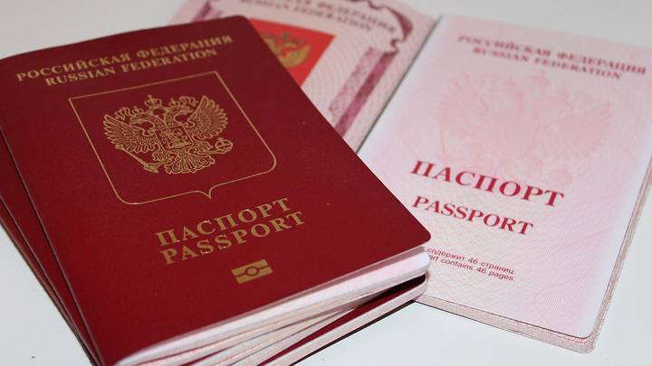 Есть нюансы: можно ли совершать поездки по загранпаспорту старого образца