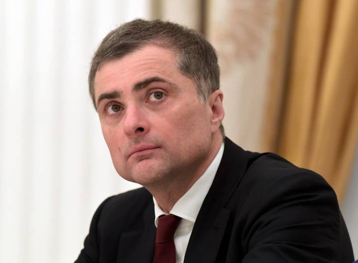 Сурков заявил, что Украину можно вернуть только силой