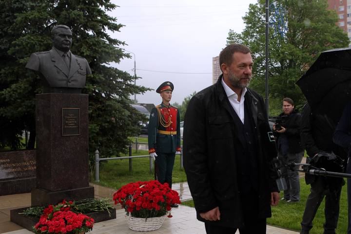 Дмитрий Саблин открыл в Новой Москве памятник Герою Семену Федотову