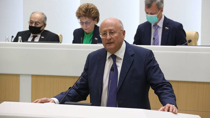 Гинцбург: Схему вакцинации от COVID-19 в России менять не нужно