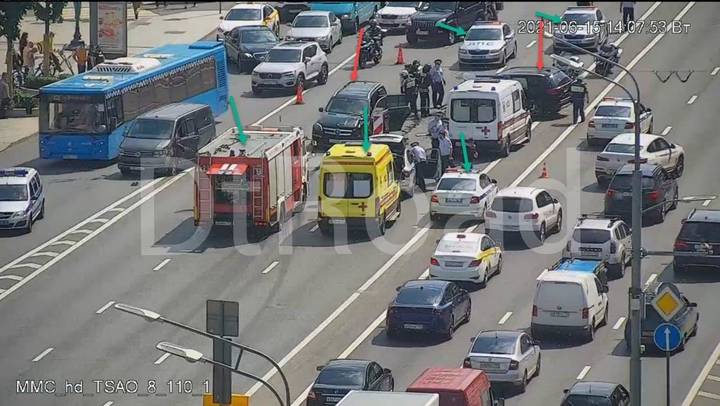Движение на Садовом кольце ограничили до двух полос из-за ДТП