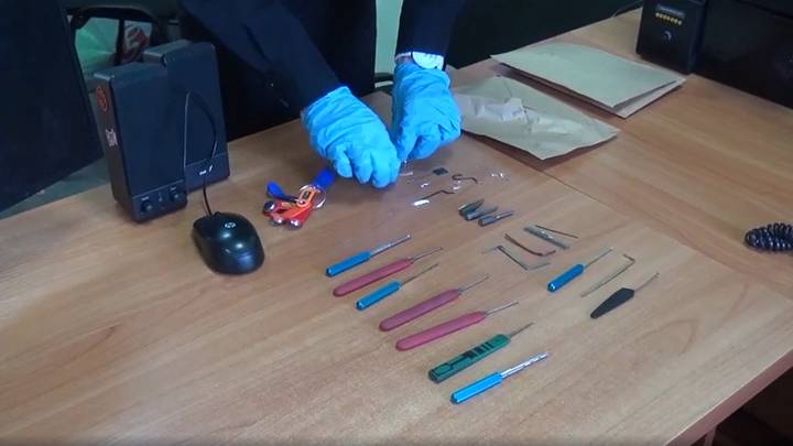 Двое домушников обчистили квартиры более чем на 400 тысяч рублей в Клину