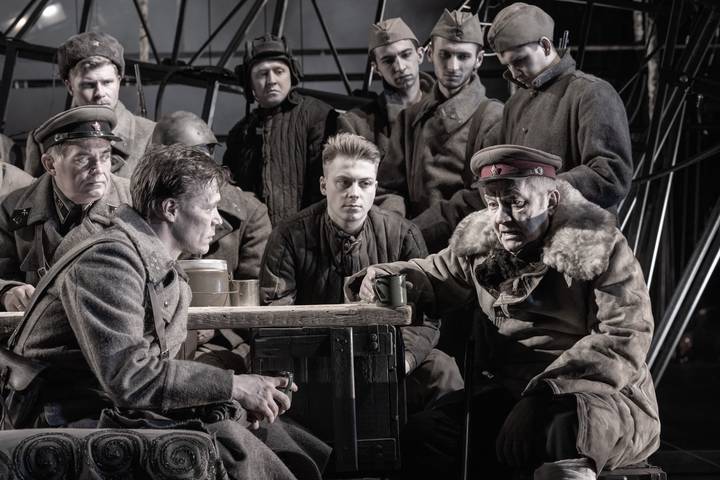 «Присваиваю чужие переживания»: актер Артем Быстров о личной жизни, желании стать спецназовцем и принципах