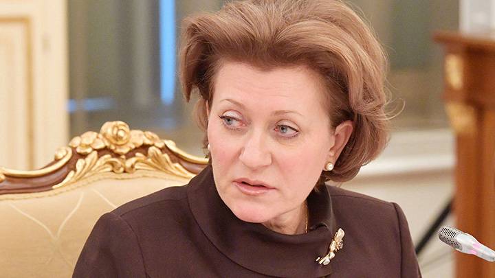 Попова порекомендовала студентам привиться от коронавируса