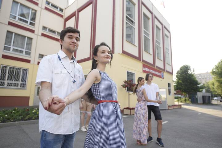 Дети заслужили праздник: московские школы готовятся к выпускным, которые пройдут с соблюдением всех мер безопасности