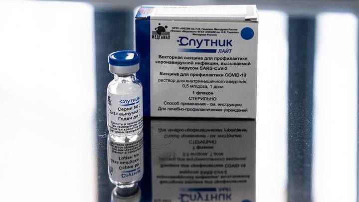 А ты привился от COVID-19? Эксперт по этикету объяснила, можно ли спрашивать человека о вакцинации