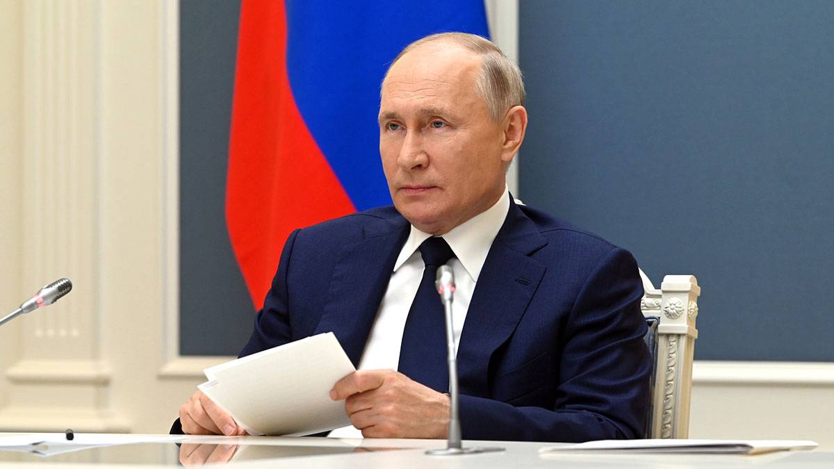 Путин анонсировал подписание ответного указа на введение потолка цен на нефть