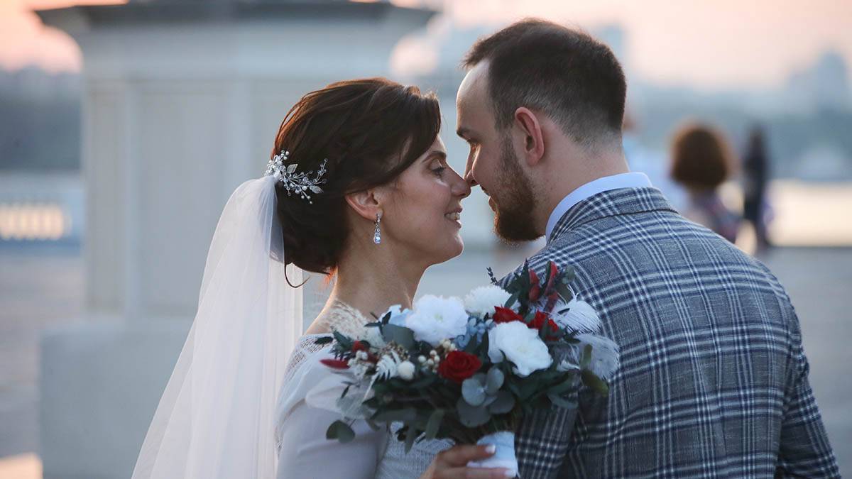 Более 1500 пар поженятся в Москве в период с 9 по 12 июня