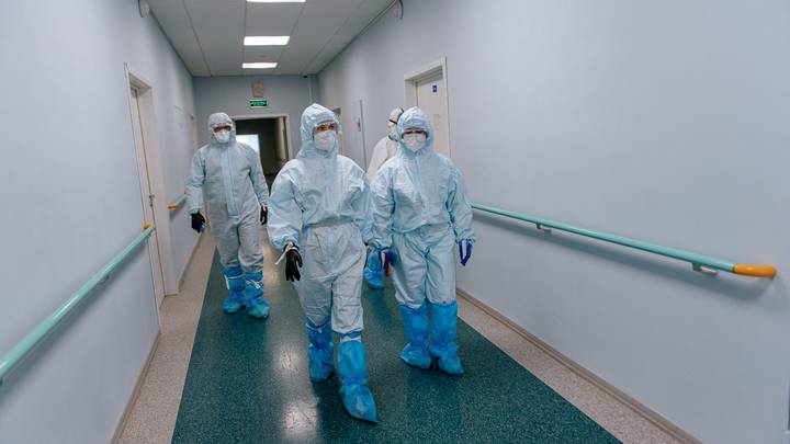 Иммунолог рассказал, когда объявят о завершении пандемии COVID-19