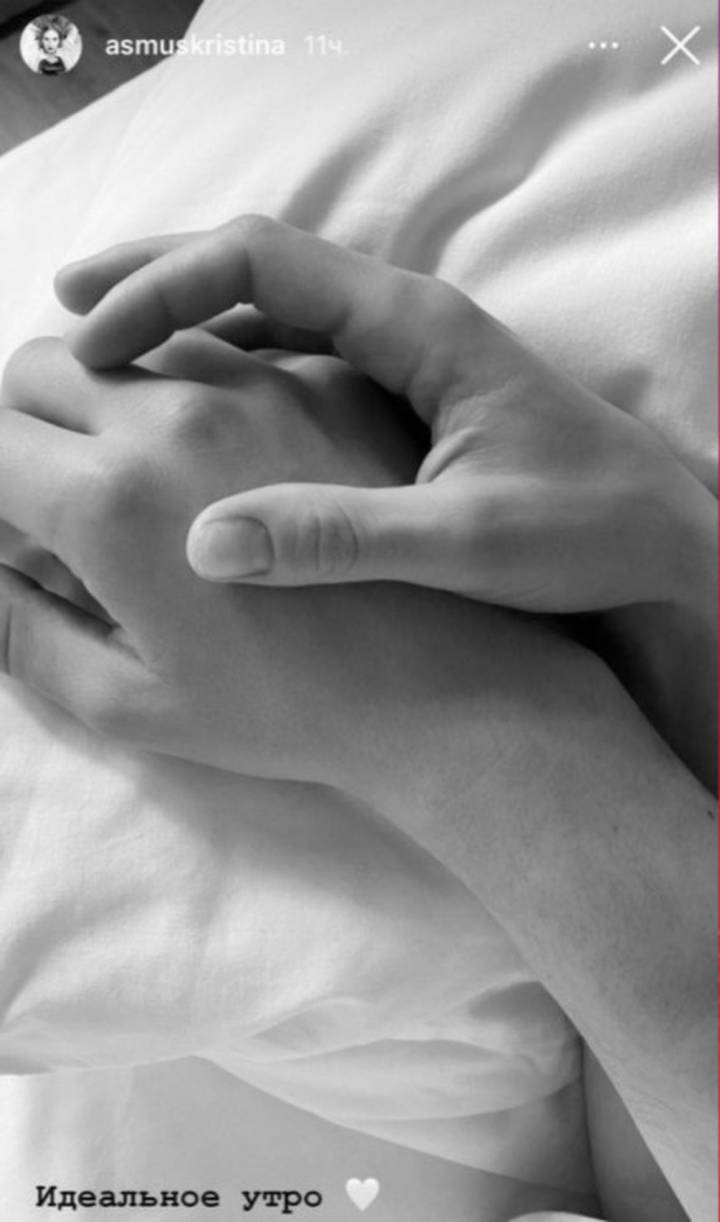 Асмус показала фото в постели с избранником 