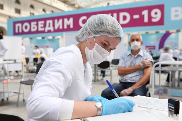 История сотрудника центра «Молодая гвардия», который прошел вакцинацию от COVID-19