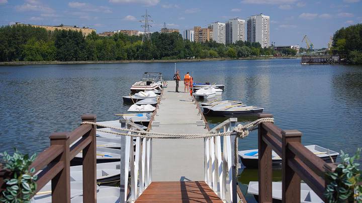 Москвичам рассказали о романтических событиях на лодочных станциях в парках