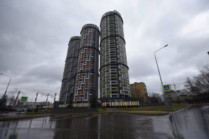 Проблемный жилой комплекс на улице 60-летия Октября.