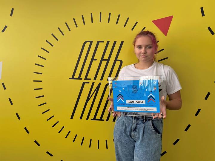 Школьница Дарья Дикова стала самой юной победительницей конкурса «Покажи Москву». Разработанный ею маршрут проходит по Замоскворечью