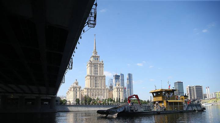 Работы по очистке Москвы-реки / Фото: Сергей Ведяшкин / АГН Москва