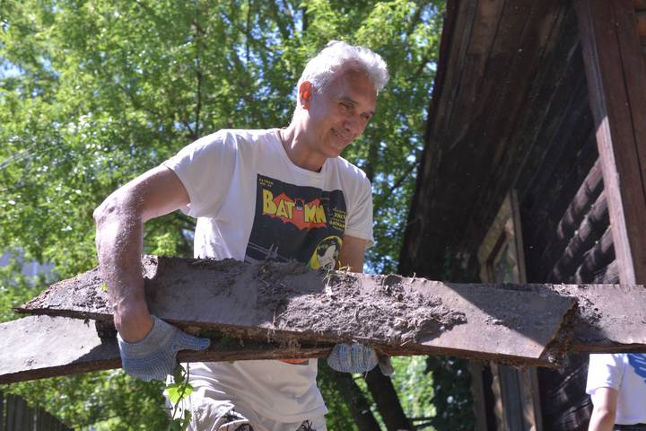 На страже истории: столичные добровольцы спасают заброшенные усадьбы по всей стране