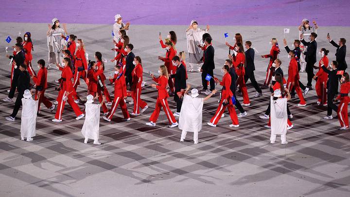 Команда ОКР во время парада атлетов на Национальном олимпийском стадионе / Фото: Сергей Бобылев/ТАСС