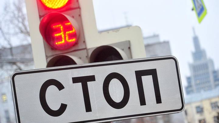 Москвичам назвали участки с затрудненным движением транспорта во вторник