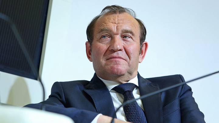 Бирюков: Специалисты приступили к высадке многолетних цветов на городские клумбы