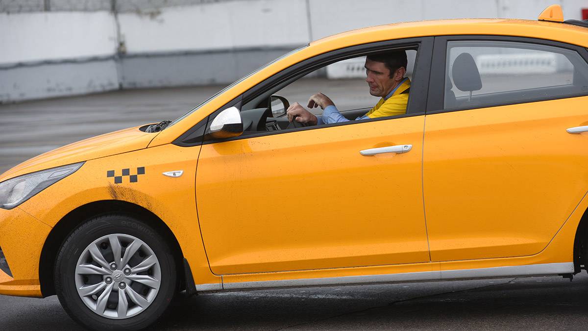 Арбитражные суды аннулировали почти 400 разрешений на работу таксистом в Москве с начала года