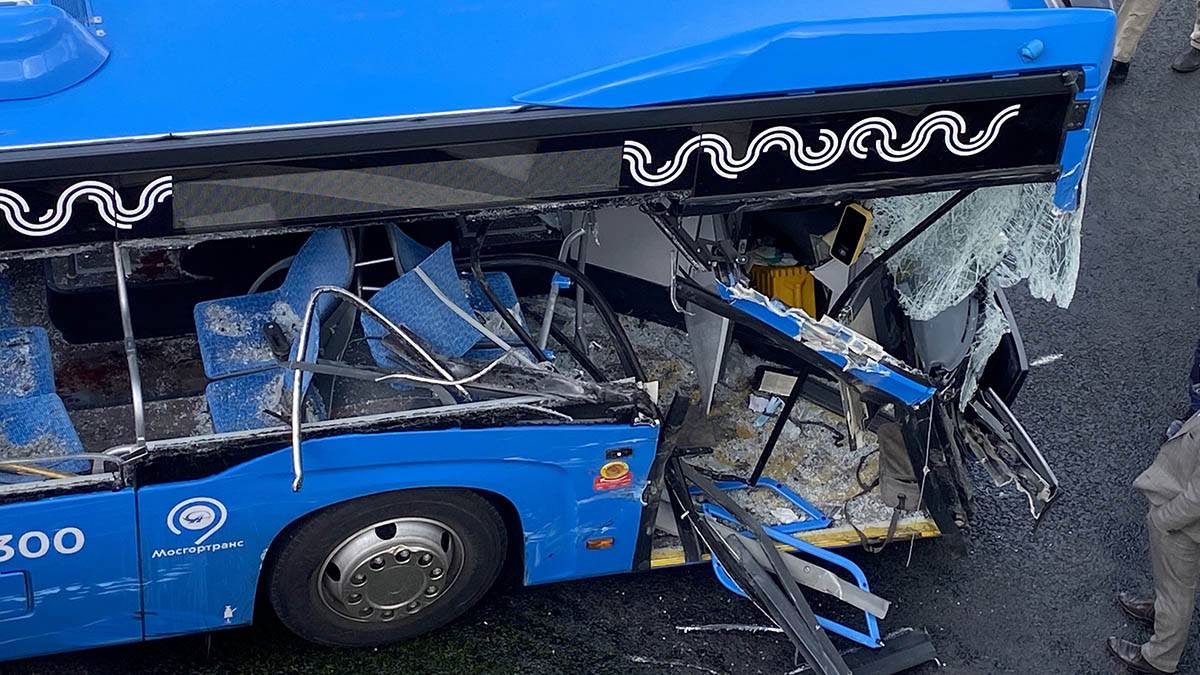  Водитель автобуса назвал причину ДТП на Люблинской улице