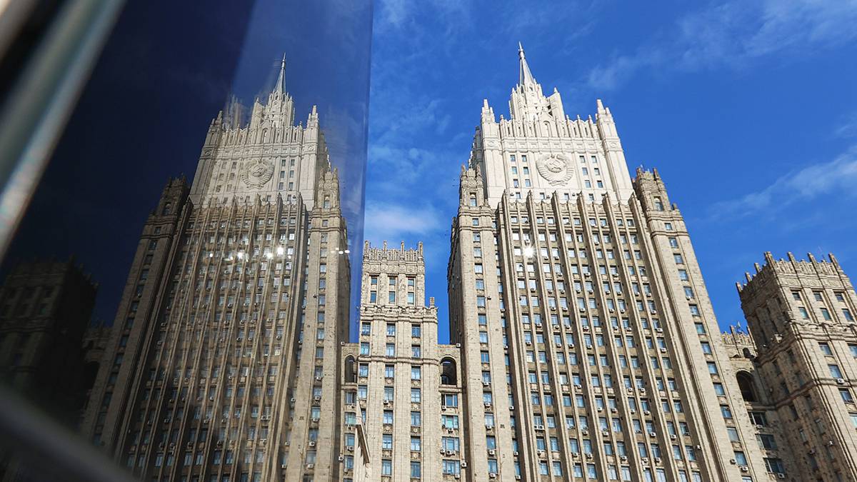 МИД: Россия вышлет дипломатического сотрудника посольства Эстонии 