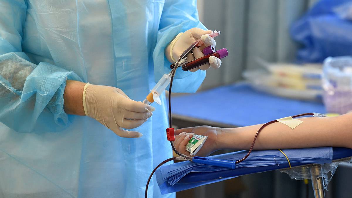 Более 600 доноров сдали кровь за первый час работы центров крови Подмосковья