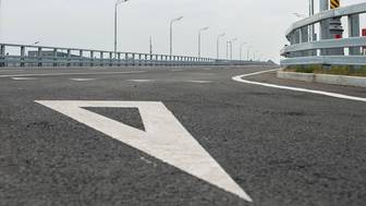 Гора мертвых кур выпала из грузовика на проезжую часть в Свердловской области