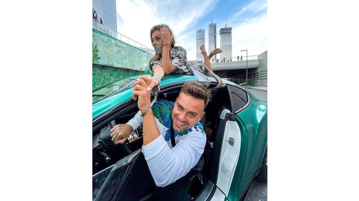 Хайпожорство «главной по трусикам»: зачем блогершу Дрожь примотали скотчем к крыше «бентли»