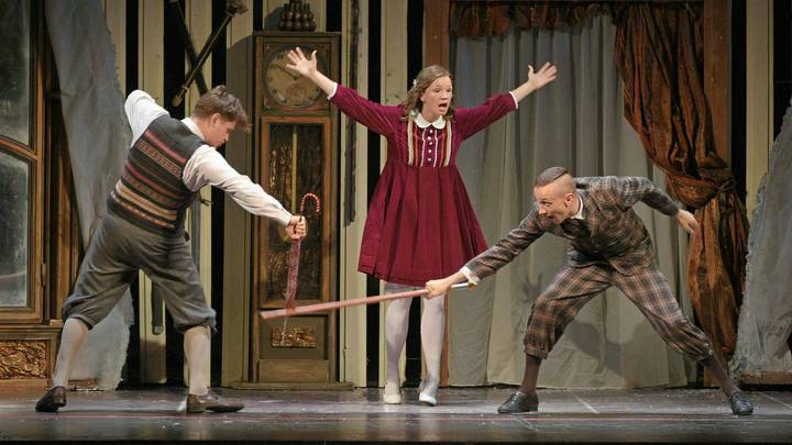 Театральный сезон открылся сказочным спектаклем