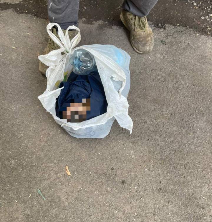 Новорожденную девочку выкинули в мусорный бак в центре Москвы