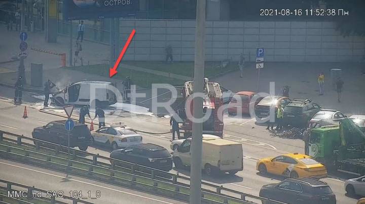 Автомобиль загорелся после ДТП на дублере Ленинградского проспекта