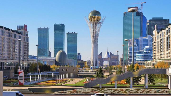 Монумент Байтерек в Нур-Султане