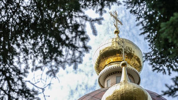 Вандал повредил кресты Иоанно-Предтеченского Храма и Церкви Владимирской иконы Божией Матери