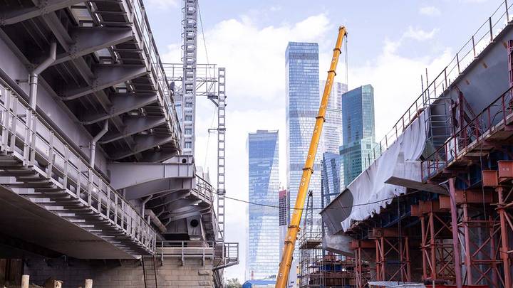 Взлететь над Москвой-рекой: в городе строят новый вантовый мост