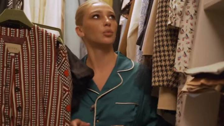 «Свечи от геморроя»: Ивлеева побывала в спальне Собчак и порылась в ее вещах