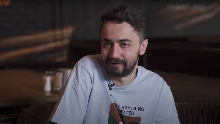 Над кем шутить изволите