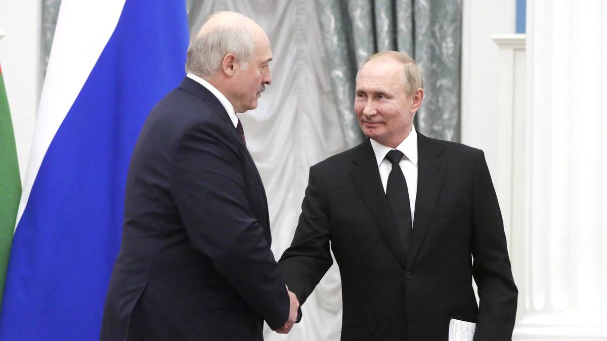 Лукашенко угостил Путина своим фирменным «антиковидным» салатом «Молодость»