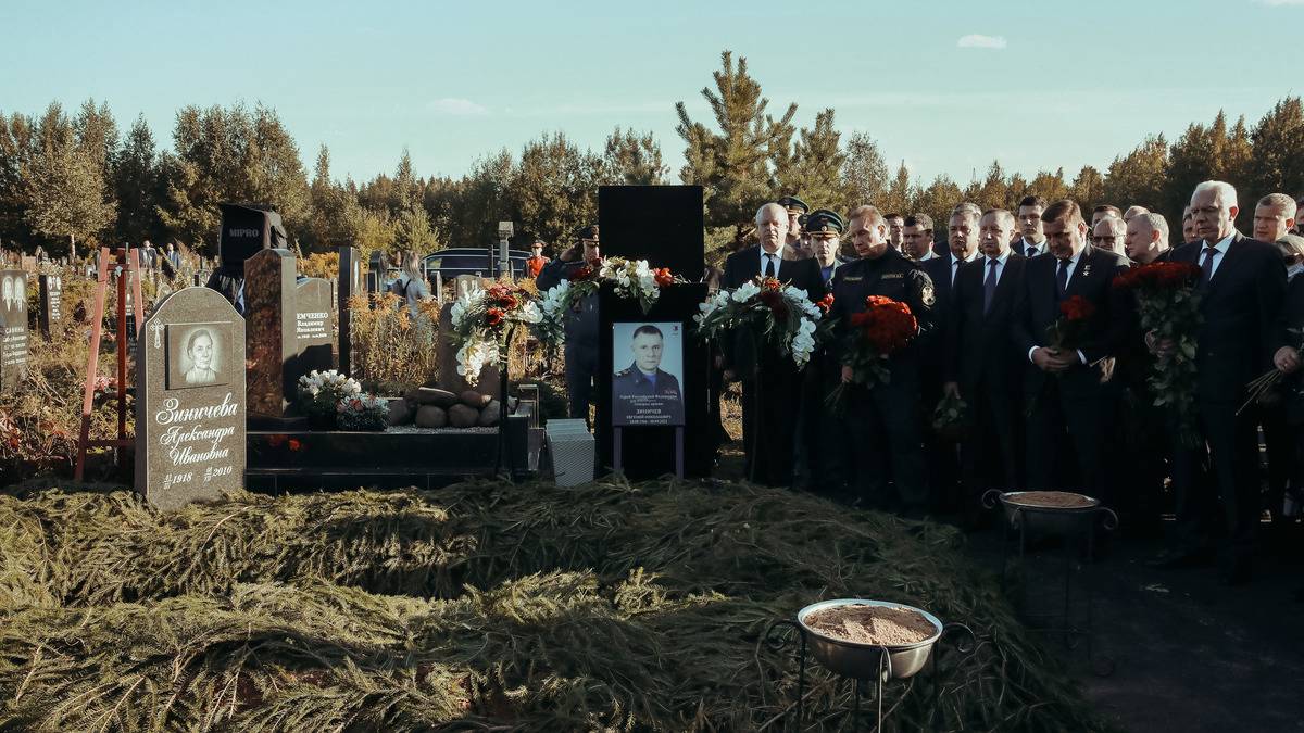 Талида похороны. Могила Зиничева на Северном кладбище.