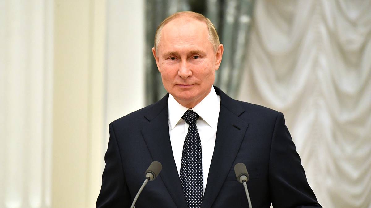Владимир Путин поздравил «Вечернюю Москву» с юбилеем