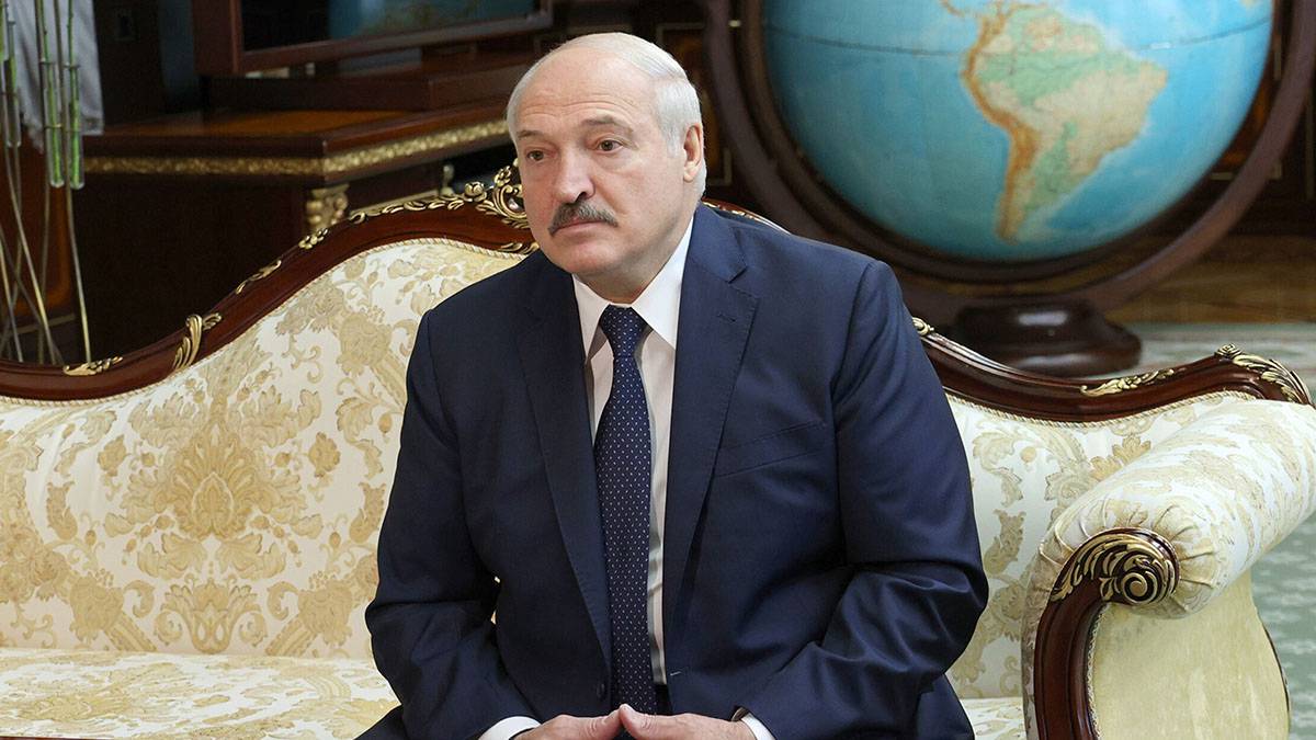 «Просятся на экскурсию в Варшаву»: Лукашенко заявил, что его начали «напрягать» вагнеровцы
