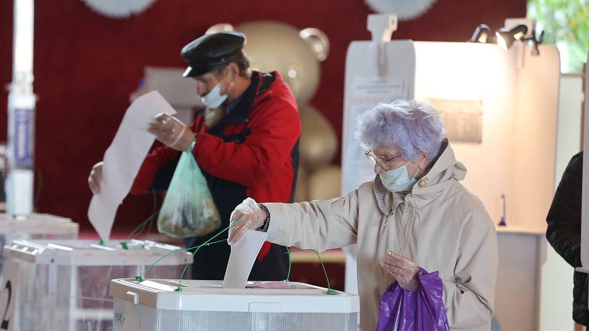 Избирательные участки начали работу в Центральной России