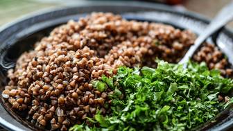 Чем опасна гречка с грибами