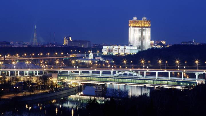 Лужне́цкий метромост