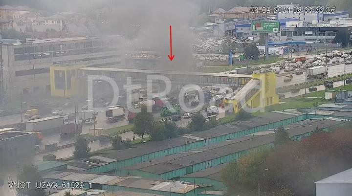 Движение на 44-м километре МКАД перекрыли из-за загоревшейся машины