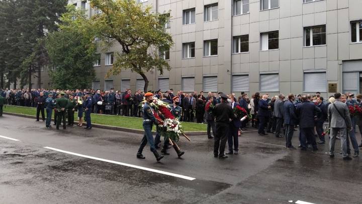 «Огромная потеря»: Москва простилась с главой МЧС Евгением Зиничевым