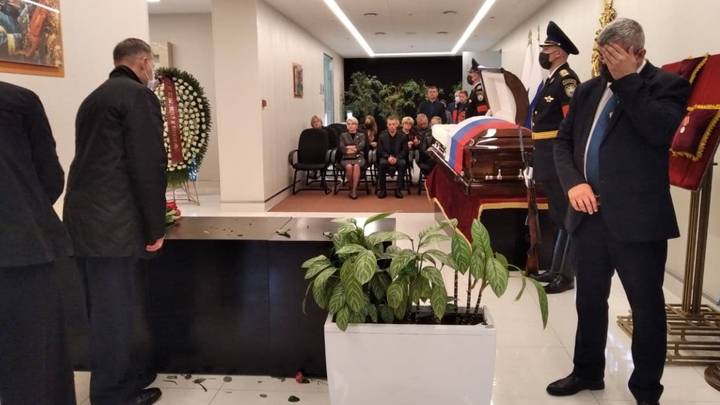 «Огромная потеря»: Москва простилась с главой МЧС Евгением Зиничевым