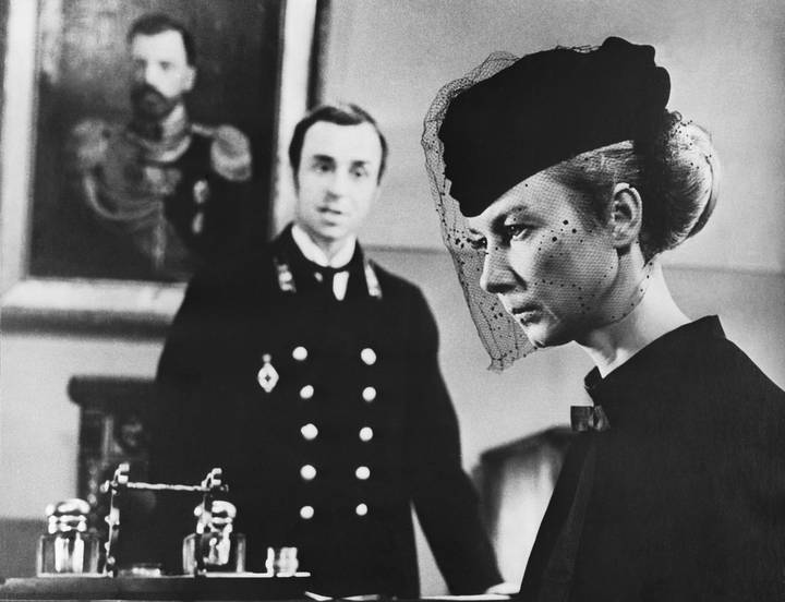 Кинофильм «Живой труп» (режиссер Владимир Венгеров). Олег Борисов в роли следователя, Алла Демидова в роли Лизы