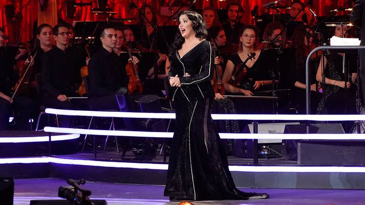 Ария полуправды: «Меж стульев двух»