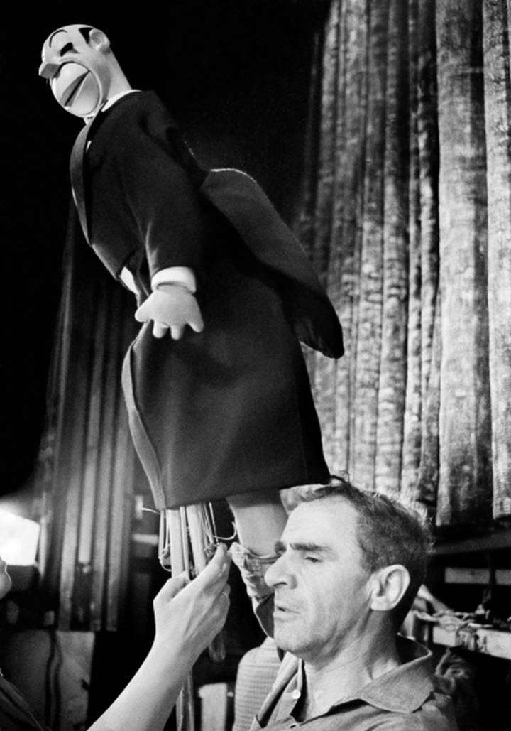 Народный артист СССР Зиновий Гердт в спектакле «Необыкновенный концерт» Центрального театра кукол под руководством С. Образцова, 1968 год.